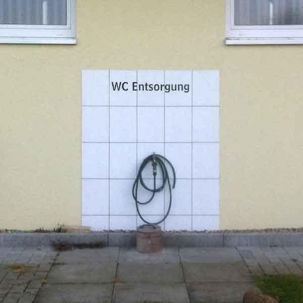 Kassettentoilette Campingtoilette Chemietoilette Entsorgung auf dem Campingplatz Wohnmobil Van